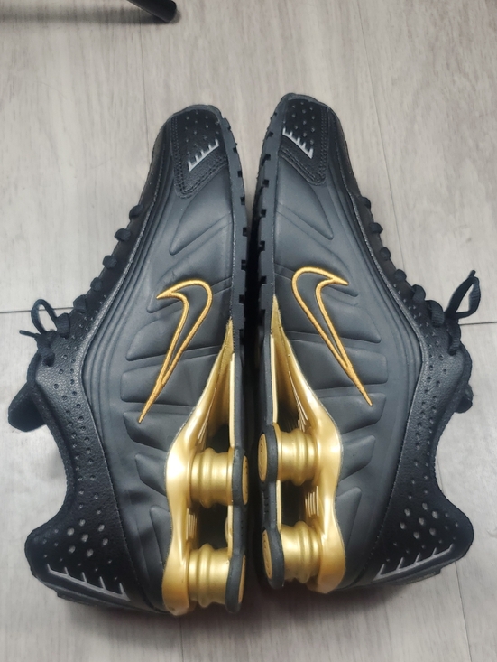Nike Shox R4 Black Gold Sneakers Men’s Size 12 NWOB main image 4